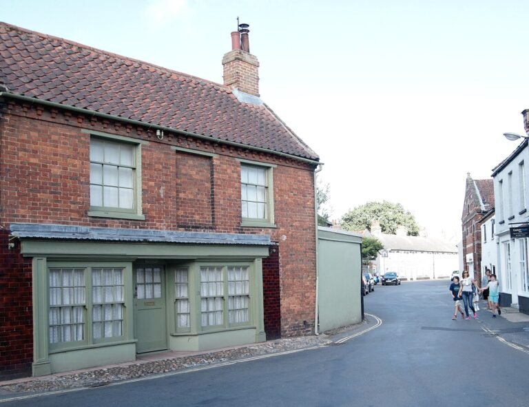 Holt vs Aylsham for Living: Coast, Gresham’s & Norwich Commute (2026)